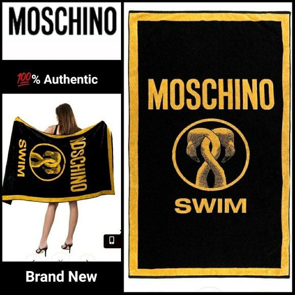 🆕️ 💯% Authentic MOSCHINO Flamingo Beach Blanket - Picture 1 of 4
